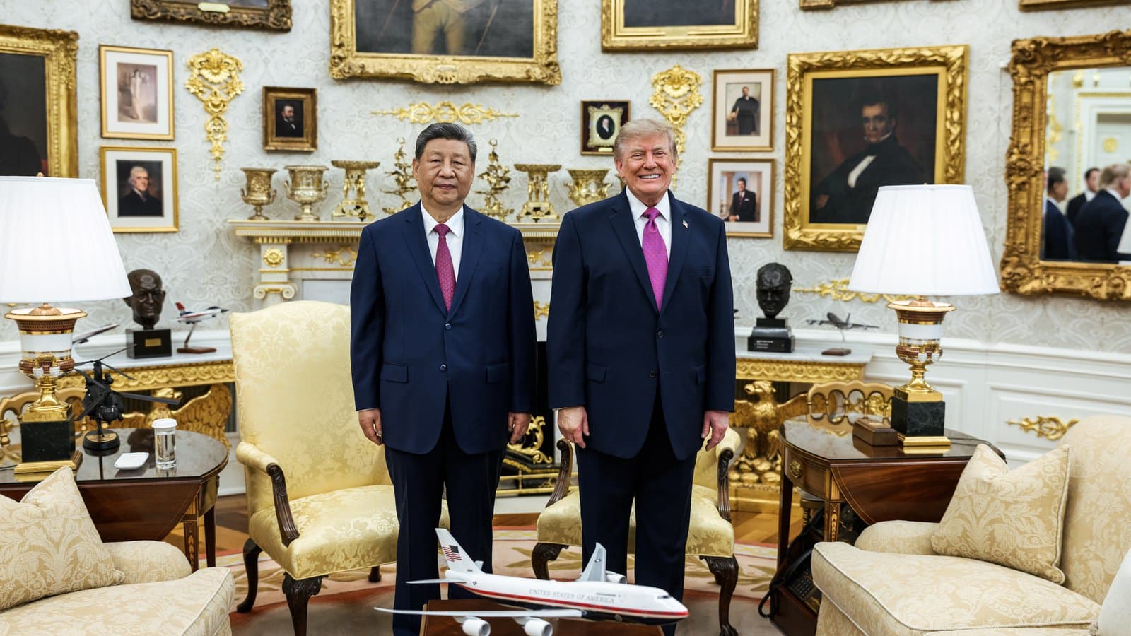 Donald Trump e Xi Jinping in piedi, affiancati, nello Studio Ovale della Casa Bianca durante il bilaterale del 24 settembre 2026