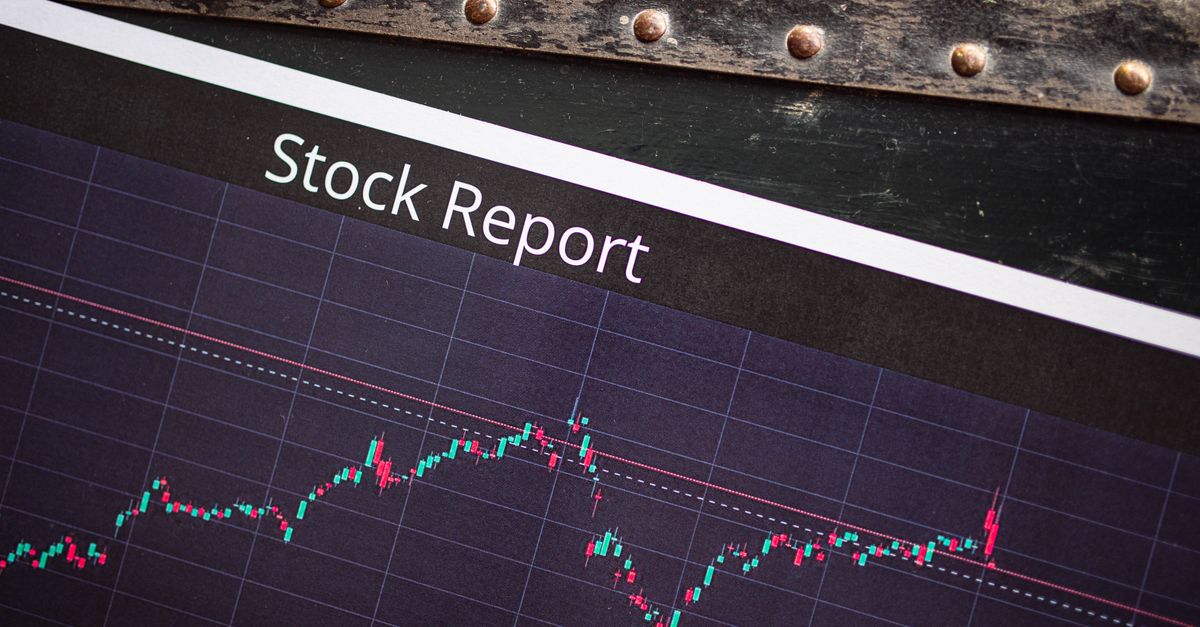 Financial chart with a green arrow indicating an increase, symbolizing the stock market recovery.