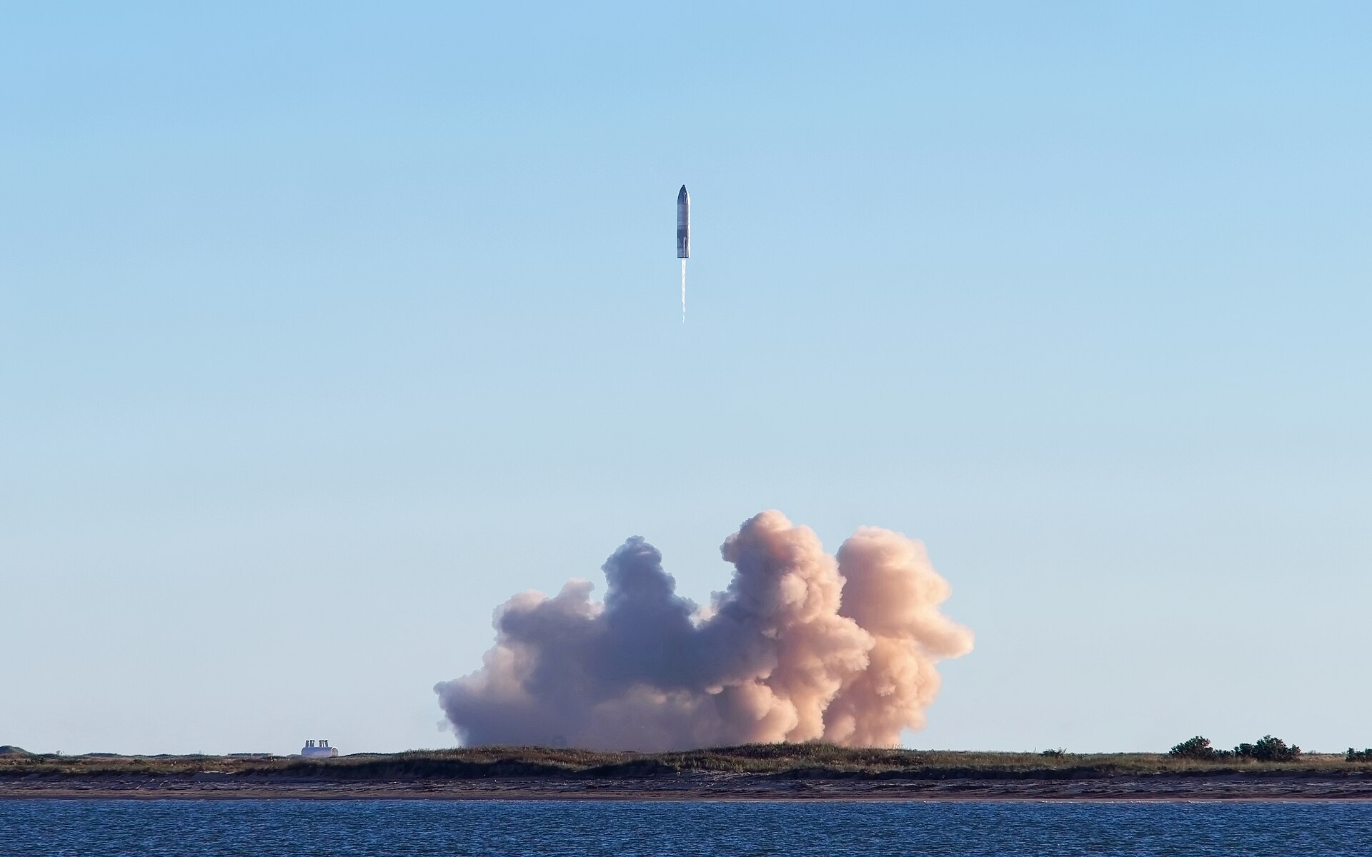 A SpaceX Starship rocket taking off from the launch pad